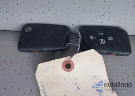 2019 Volkswagen Tiguan Se/Sel/Sel R-Line Jet-Black/Sel R-Line из США, поврежденный, VIN 3VV2B7AX8KM021753